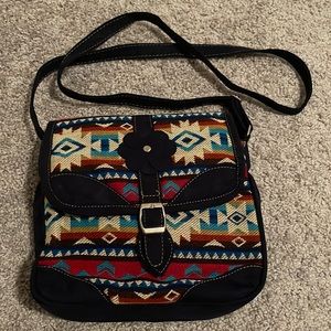 NWOT - South American Elegance: Handcrafted Crossbody Bag 🎒✨